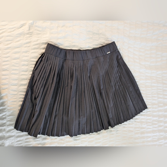 Swing Control Golf Large Pleated Skort - Picture 7 of 10